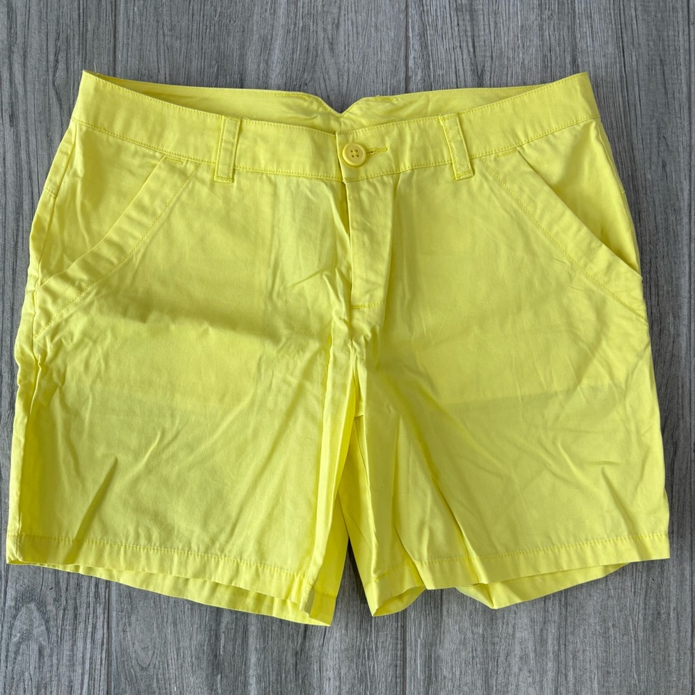 Women’s Columbia Chino Shorts, size 8, Yellow, EUC